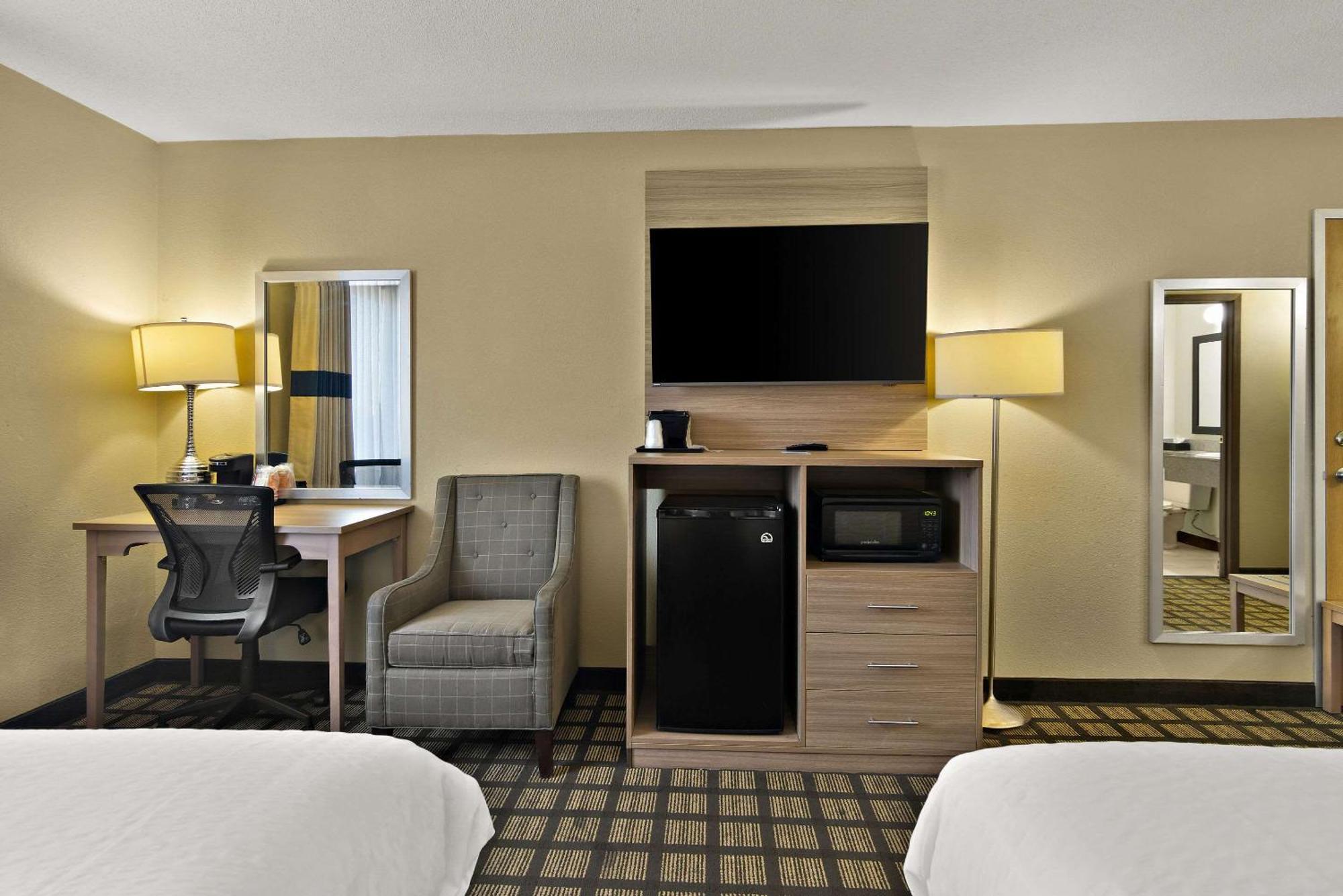 Clarion Pointe Bloomington-Normal Near I-55 And University Екстер'єр фото