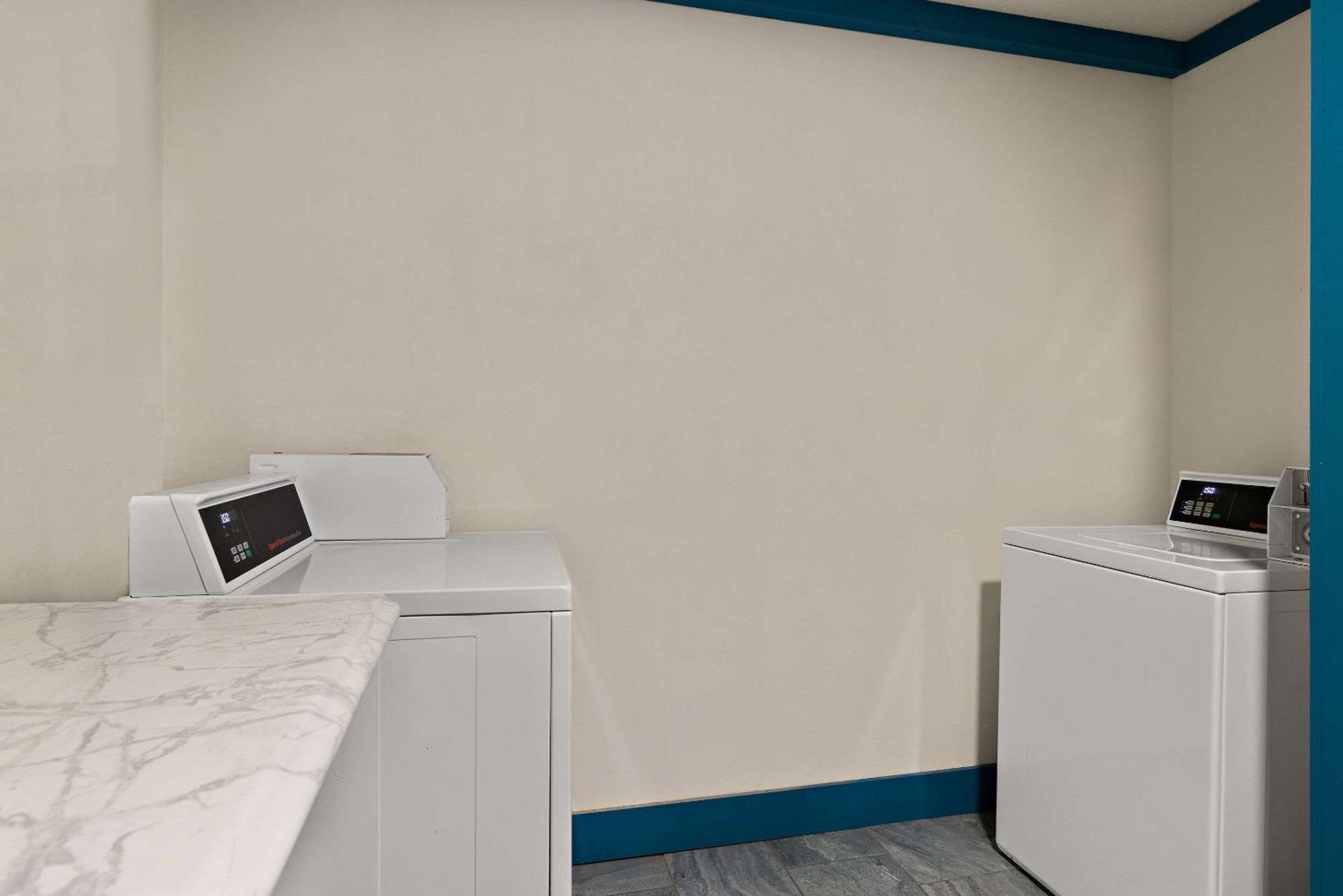 Clarion Pointe Bloomington-Normal Near I-55 And University Екстер'єр фото