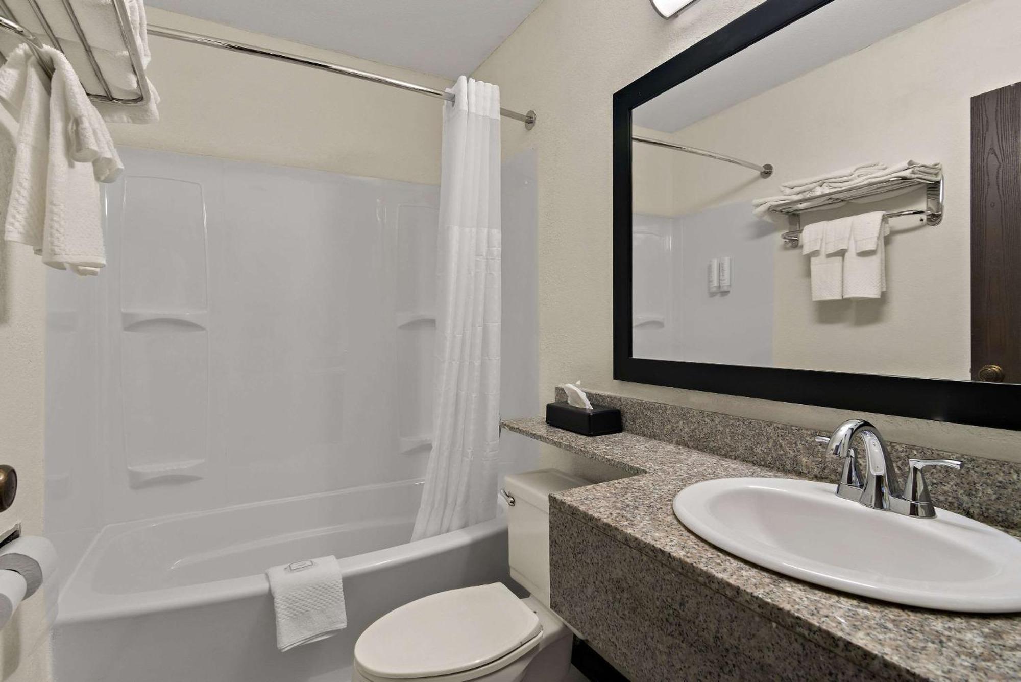 Clarion Pointe Bloomington-Normal Near I-55 And University Екстер'єр фото