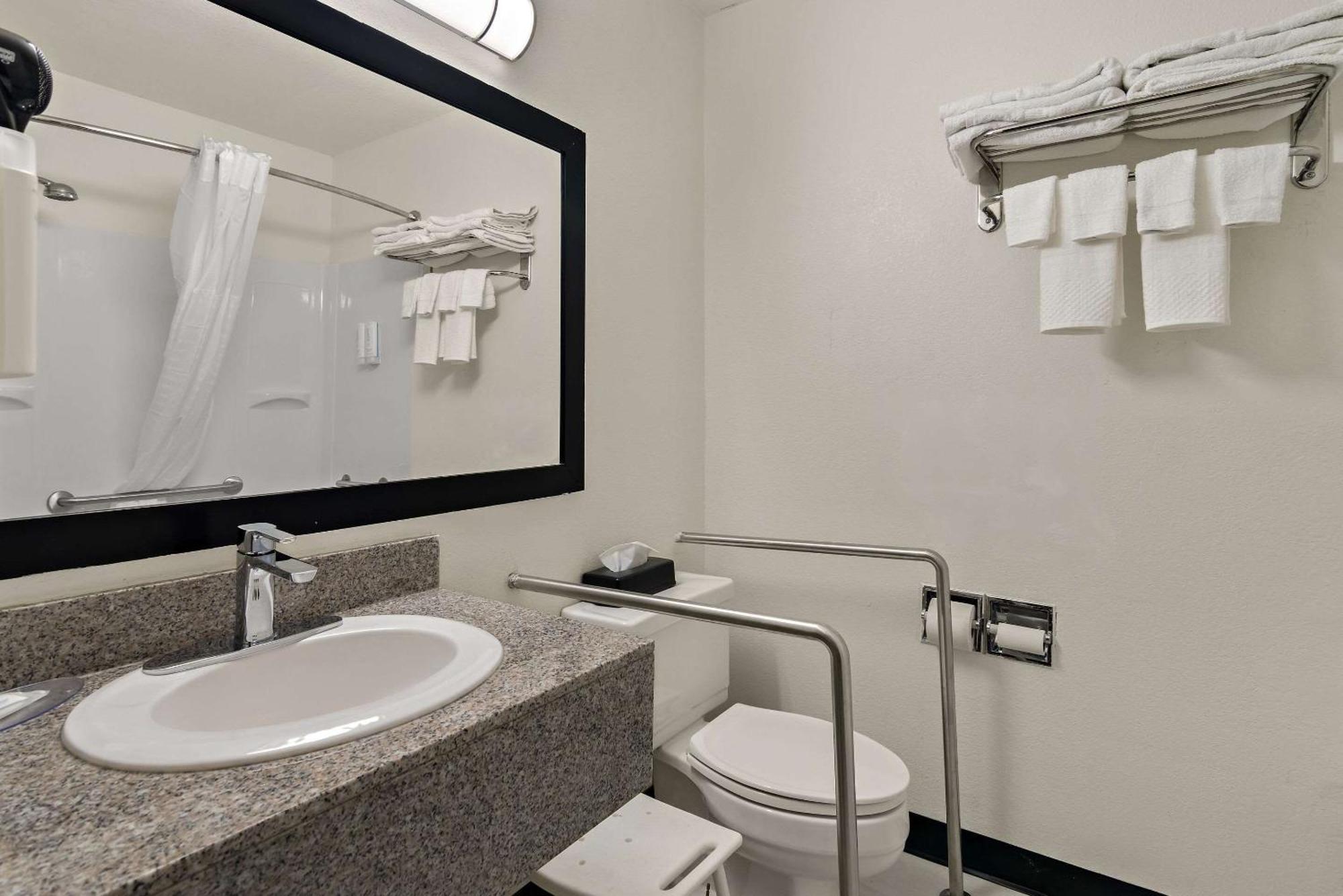Clarion Pointe Bloomington-Normal Near I-55 And University Екстер'єр фото