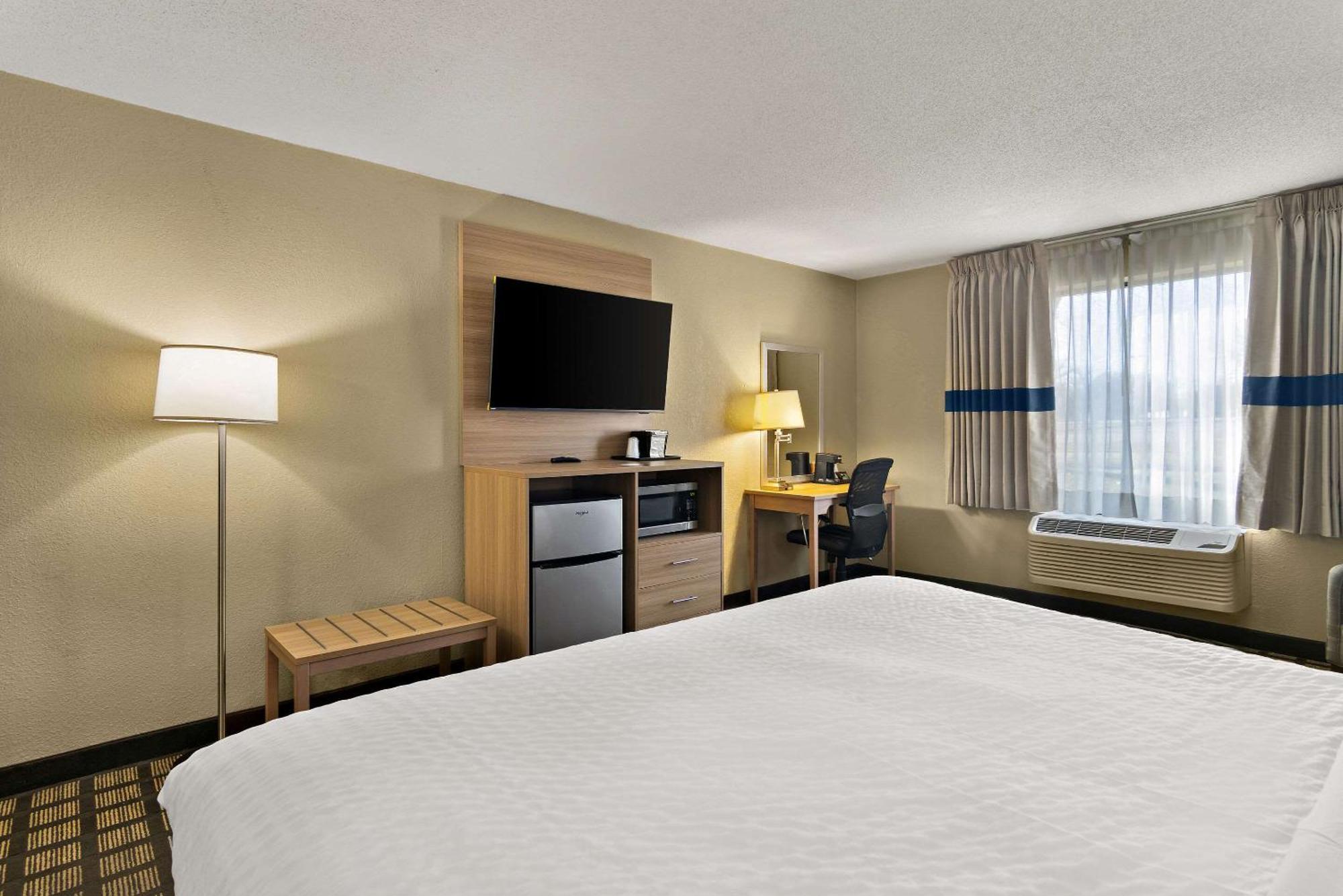Clarion Pointe Bloomington-Normal Near I-55 And University Екстер'єр фото