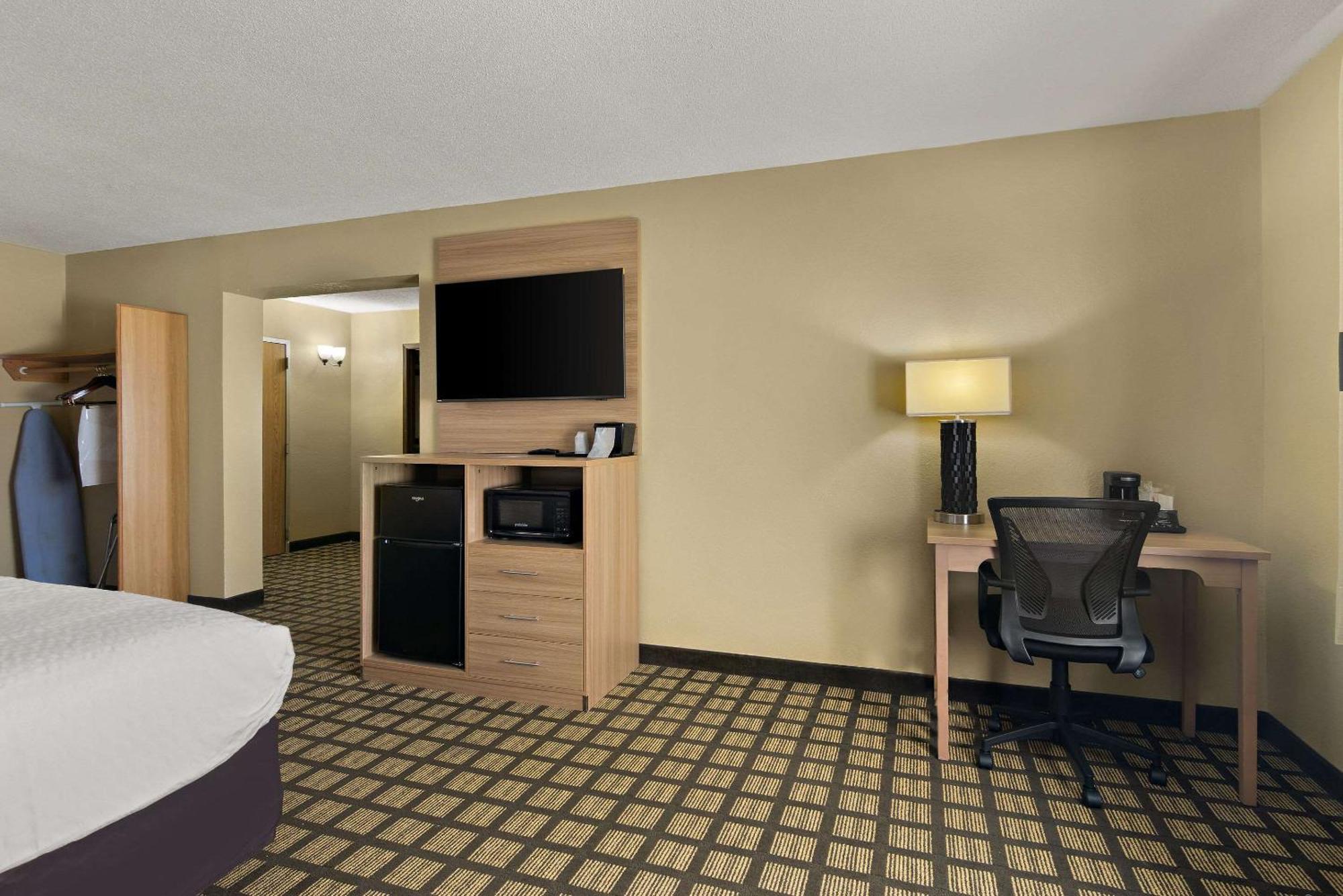 Clarion Pointe Bloomington-Normal Near I-55 And University Екстер'єр фото