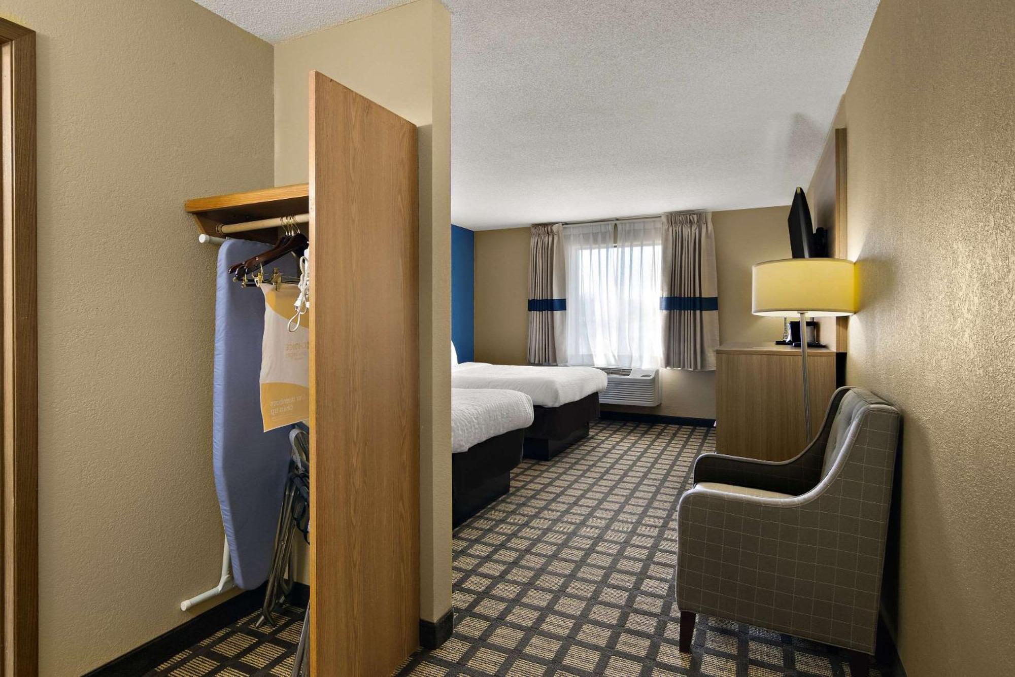 Clarion Pointe Bloomington-Normal Near I-55 And University Екстер'єр фото
