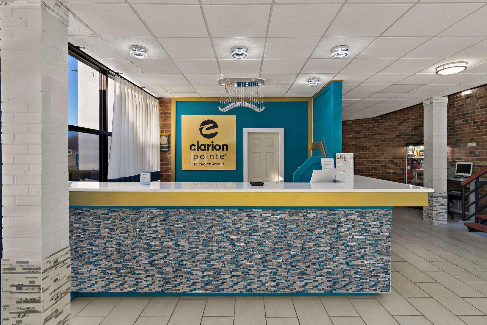 Clarion Pointe Bloomington-Normal Near I-55 And University Екстер'єр фото